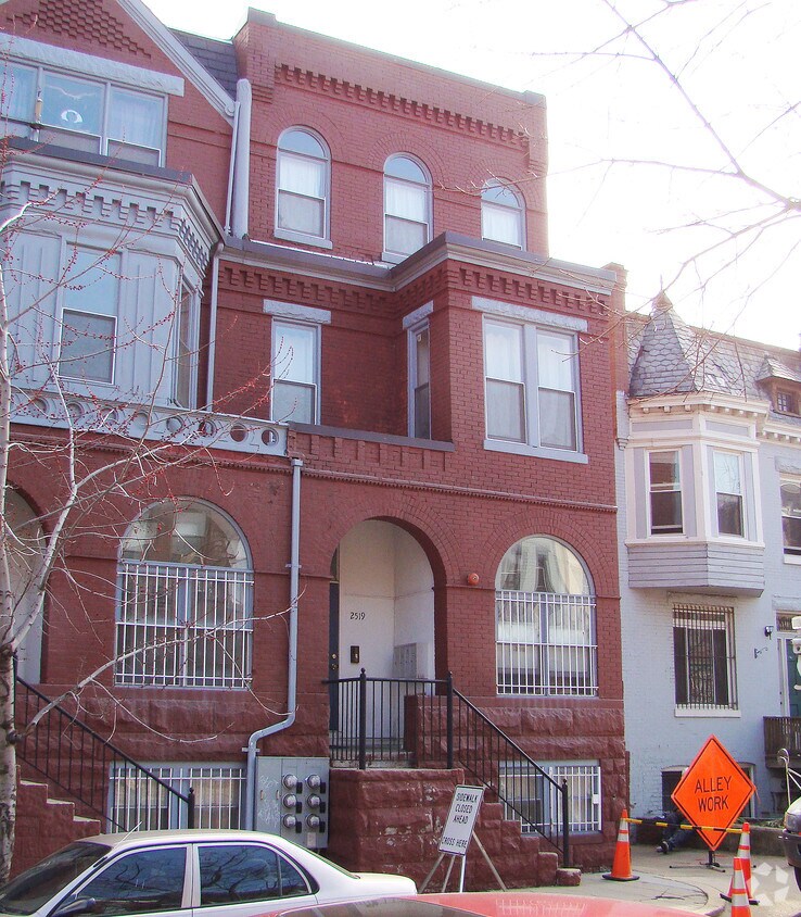 Building Photo - 2519 University Pl NW