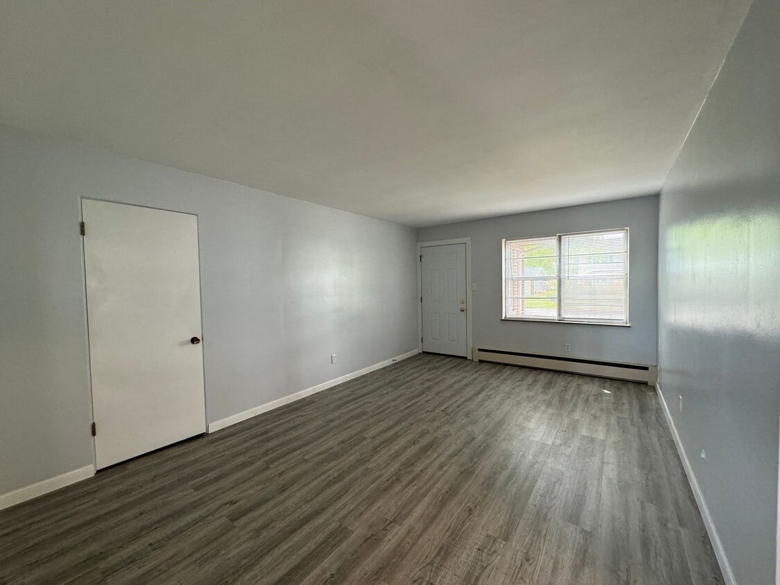 Primary Photo - 2301 W Lawrence Ave