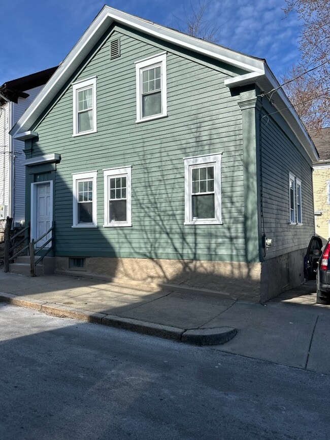Building Photo - 113 Church St