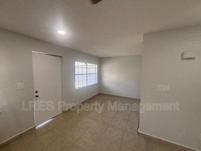 Building Photo - 1031 Columbia Ave