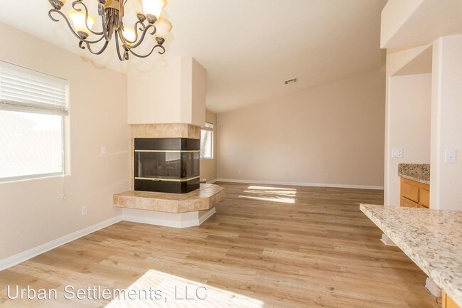 Foto del edificio - 2035 E Warm Springs Rd