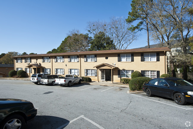 Foto del edificio - Lenox Townhomes