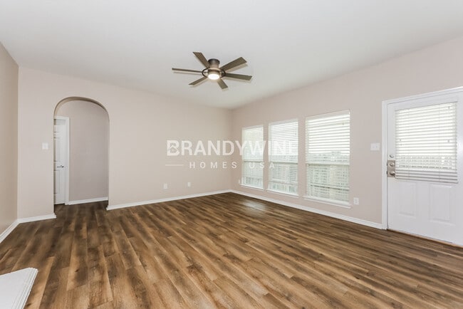 Foto del edificio - 14105 Silkwood Dr