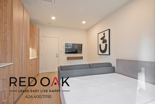 Building Photo - 1 Month Free Move-in Special! Fully Furnis...