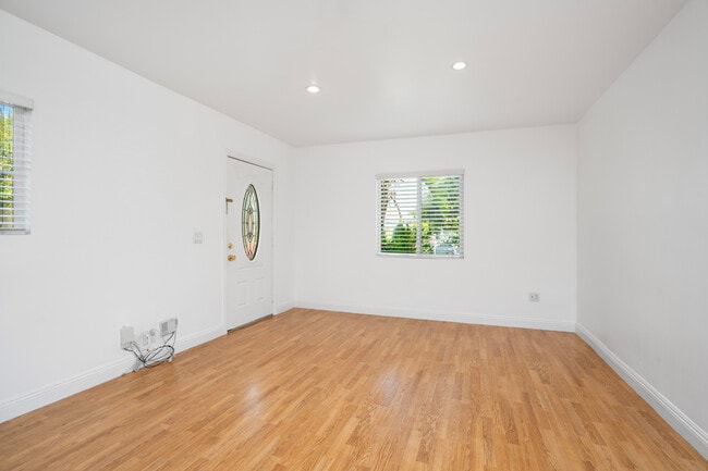 Building Photo - 1836 Euclid St