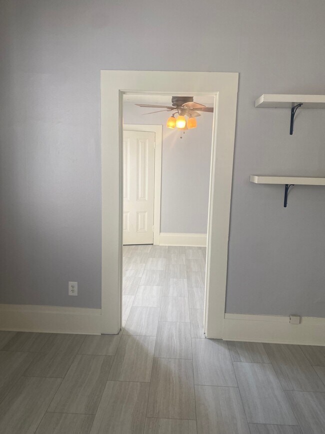 Entrada al dormitorio - 2707 I St