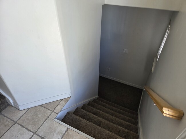 Building Photo - 212 Lyman Ln