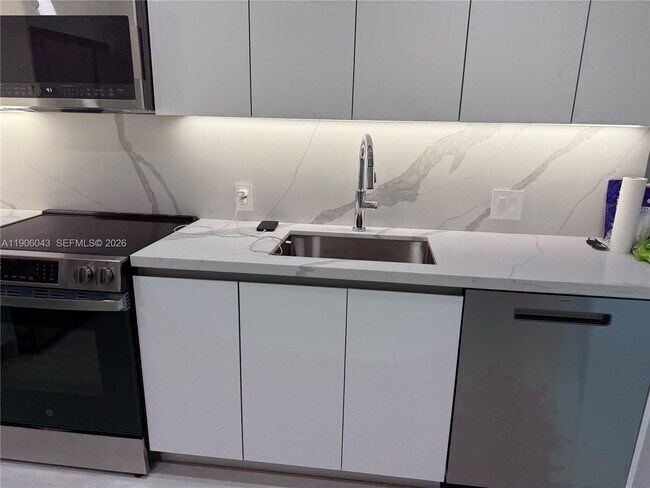 Foto del edificio - 3675 N Country Club Dr