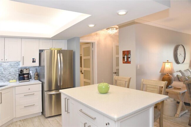 Foto del edificio - 4900 Brittany Dr S