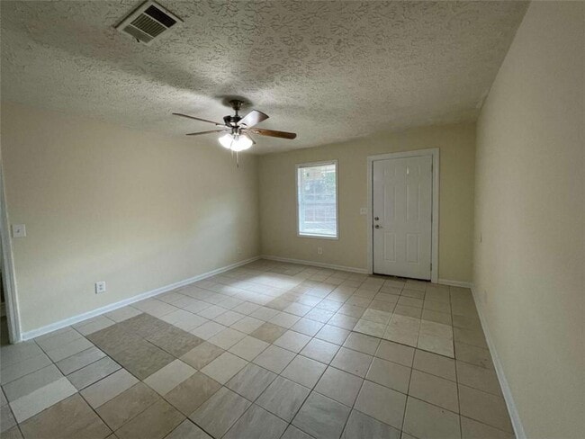 Foto del edificio - 100 Plum Orchard Rd