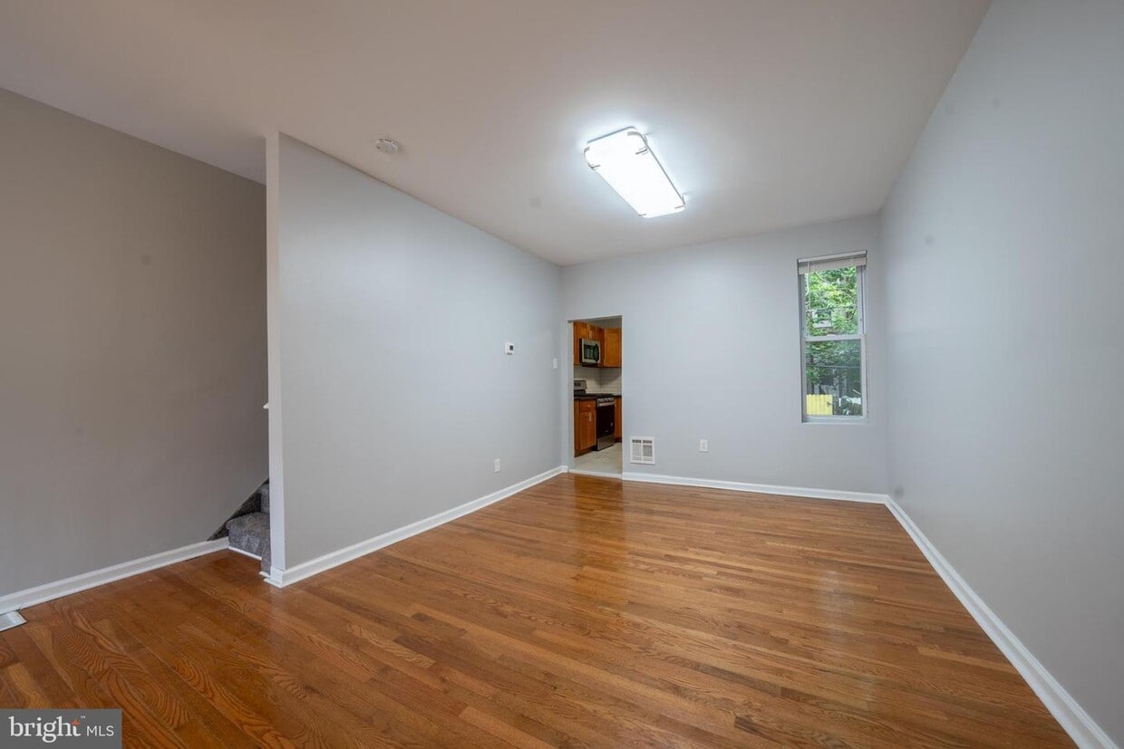 Primary Photo - 1435 N Hobart St