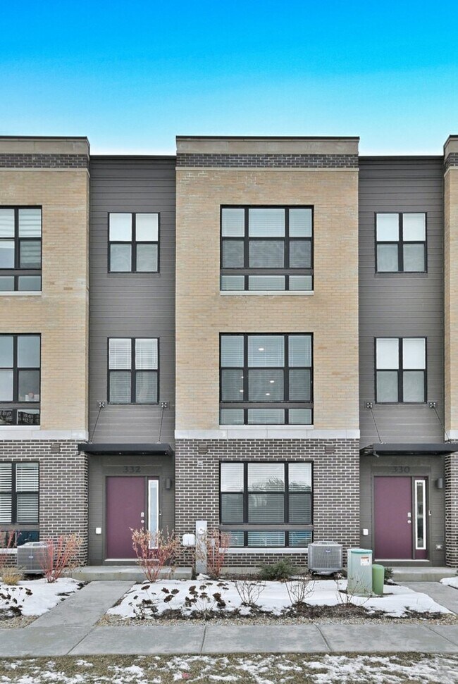 Foto del edificio - 332 Summit Cir