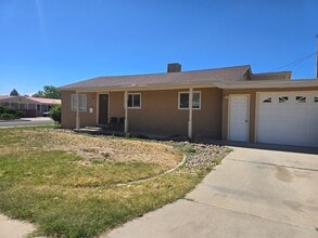 Building Photo - 1409 Zuni Pl