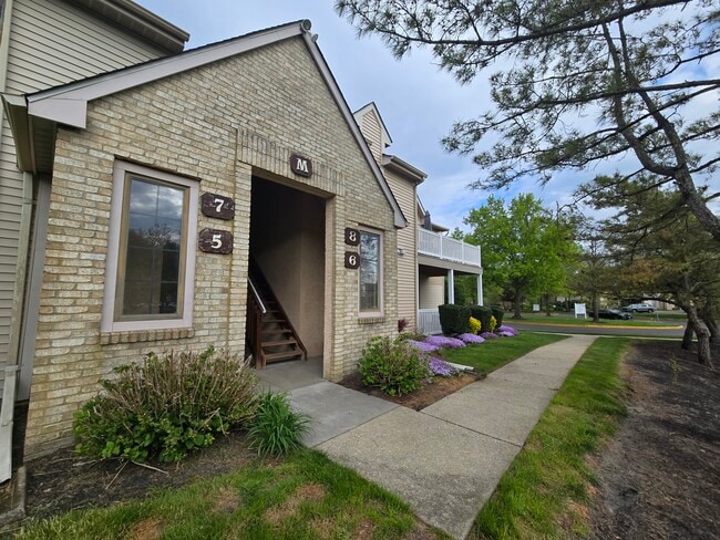 Building Photo - 6 Canterbury Ct