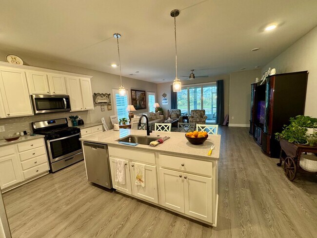 Foto del edificio - 176 Arazzo Wy