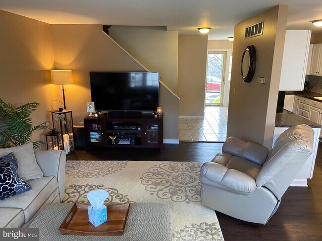 Foto del edificio - 1926 Deer Path Rd