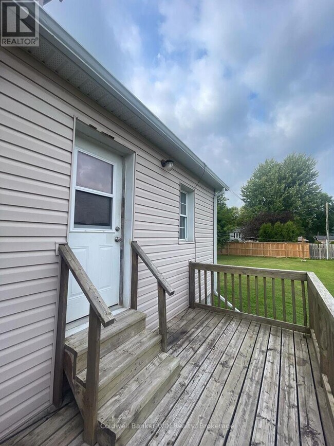 Photo du bâtiment - 16 Queen St N