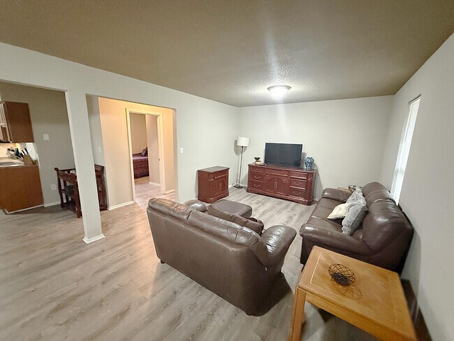 Foto del edificio - 212 Wheaton Ct