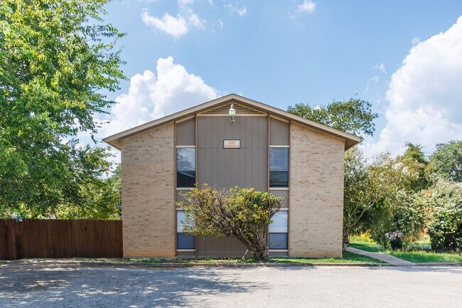 Foto del edificio - 229 Craddock Ave