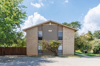 Building Photo - 229 Craddock Ave