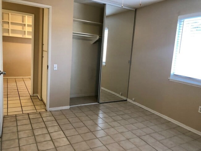 Building Photo - AVAILABLE NOW! MUST SEE! 2 Bedroom 2 Bath ...