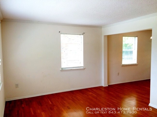 Building Photo - 415 Parkdale Dr