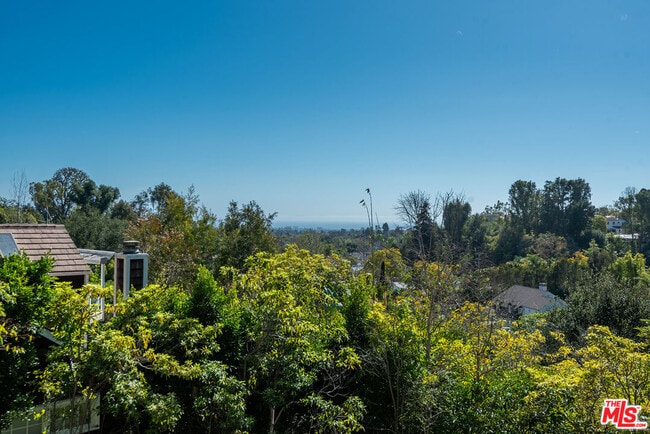 Building Photo - 615 N Saltair Ave