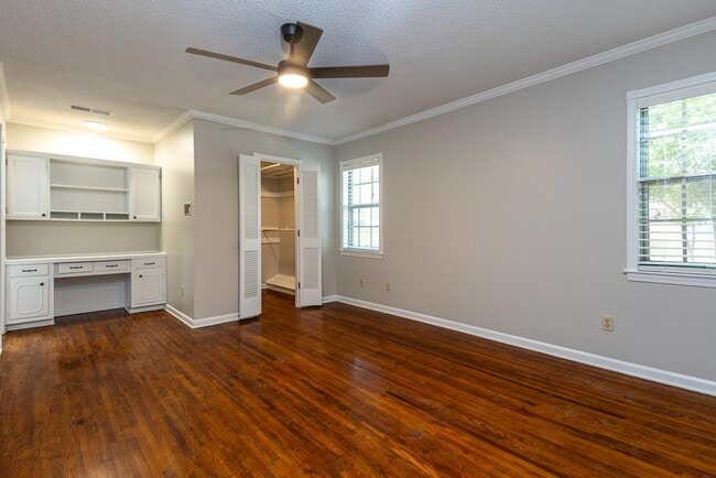 Building Photo - 1539 Brookside Dr