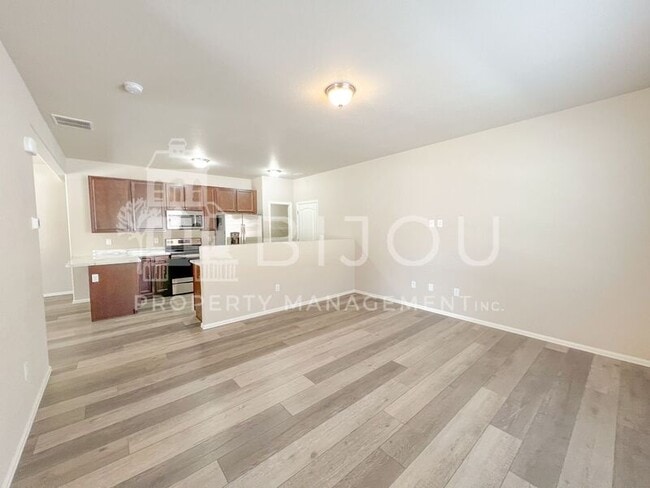 Building Photo - 7673 Silver Larch Pt