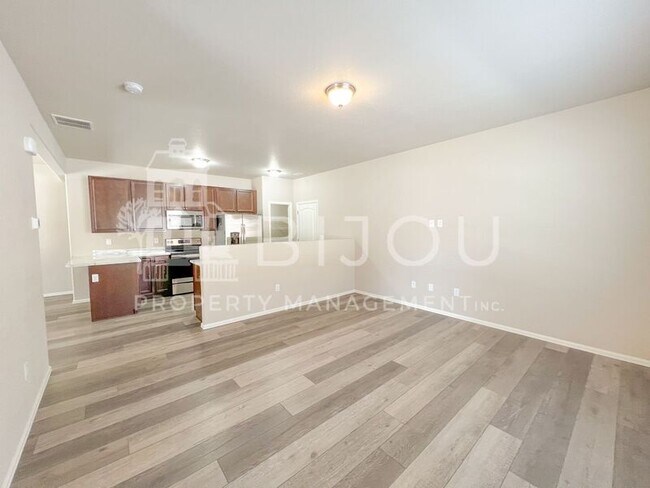 Foto del edificio - 7673 Silver Larch Pt