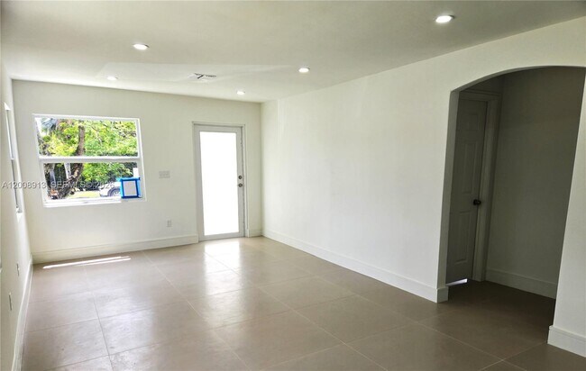 Foto del edificio - 1002 SW 65th Ave