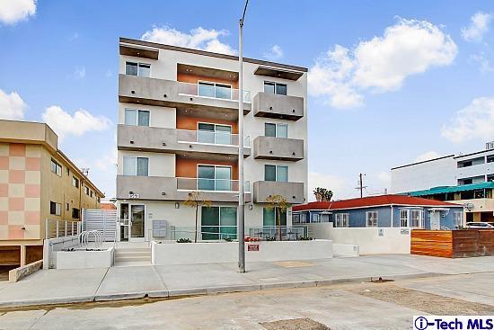 Building Photo - 1563 S Fairfax Ave
