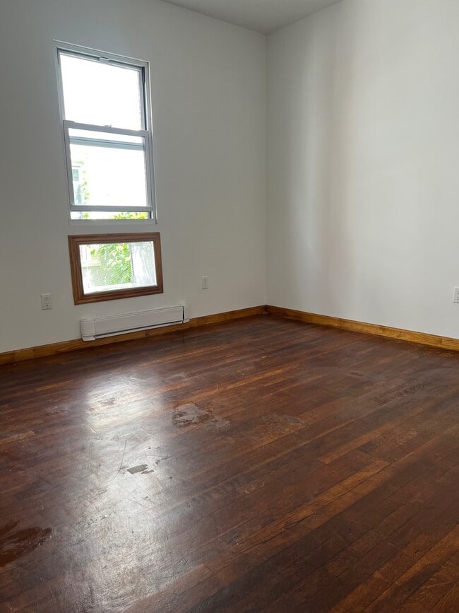 Building Photo - 86 Horton Ave