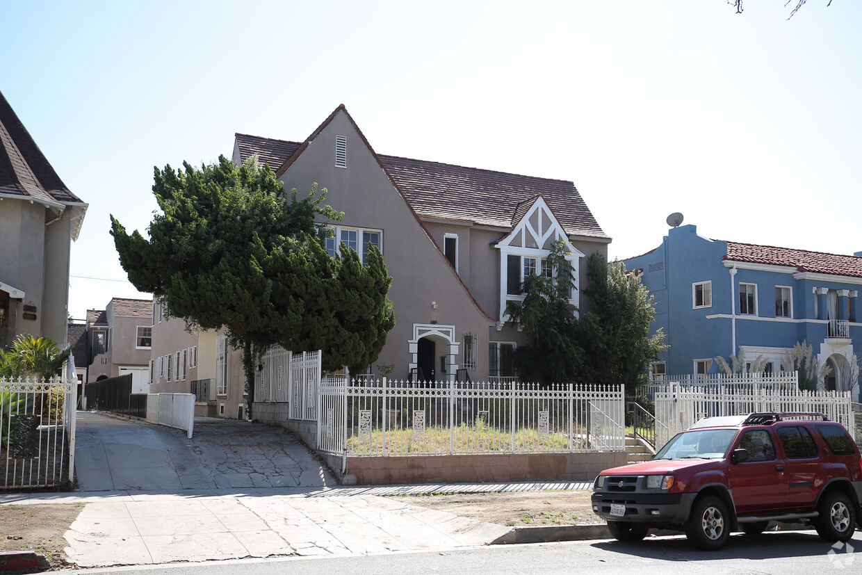 Primary Photo - 128-128 1/2 S Catalina St
