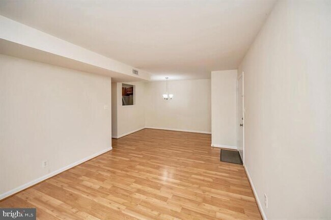 Foto del edificio - 100 Buckingham Ln
