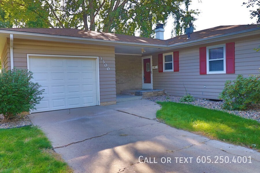 Primary Photo - Spacious 3 Bed 2 Bath Home