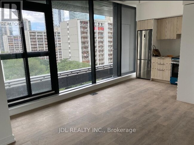 Building Photo - 501 Yonge St