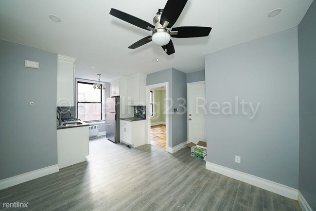 Building Photo - 3 br, 1 bath  - 2380 28th St