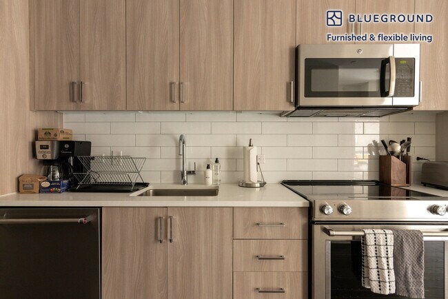 Foto del edificio - 4901 Montgomery Ln