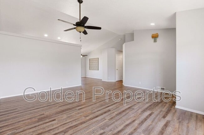 Building Photo - 10654 N Seaside St