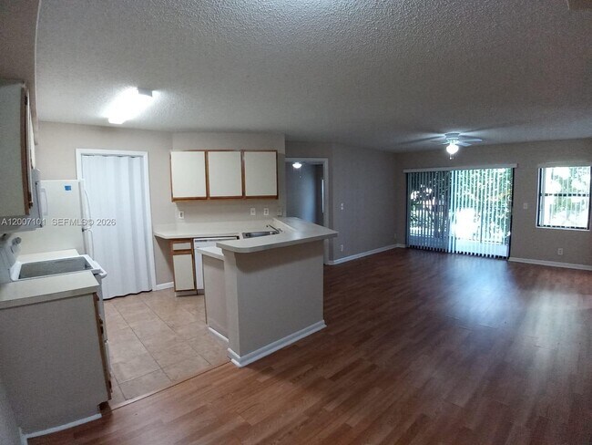 Foto del edificio - 9999 Summerbreeze Dr