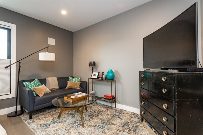 Building Photo - 39 A St