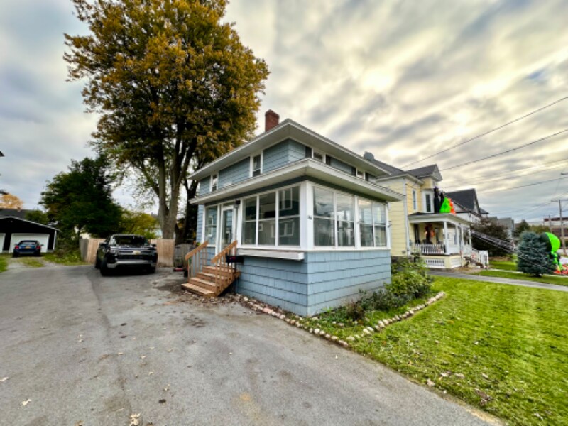 Primary Photo - 146 Bowers Ave