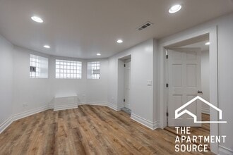 Building Photo - 1629 N Claremont Ave