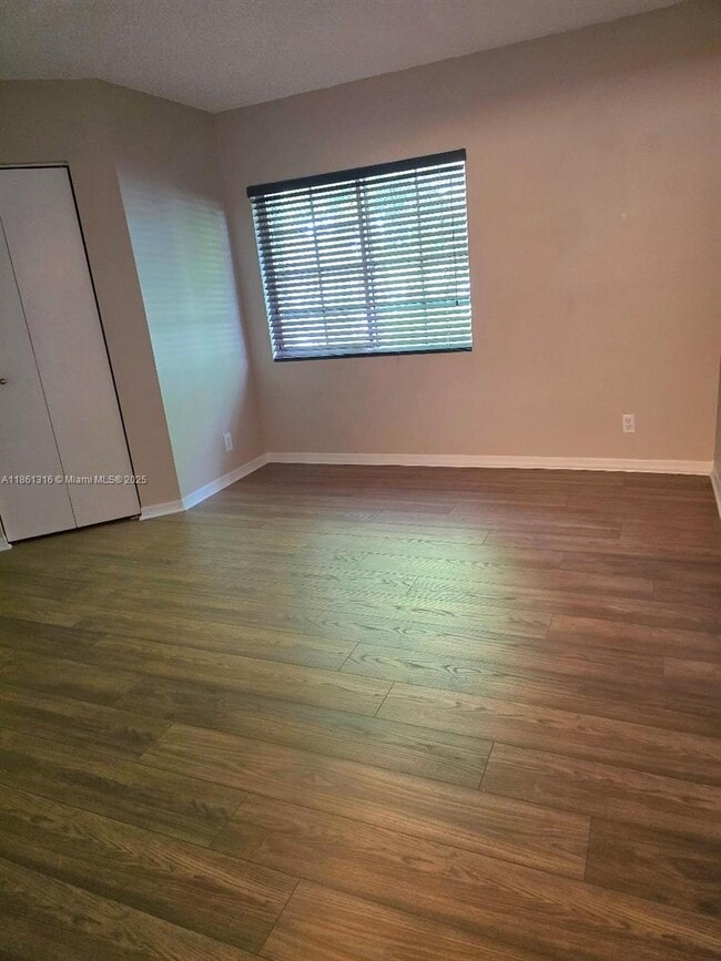 Building Photo - 2082 Madeira Dr