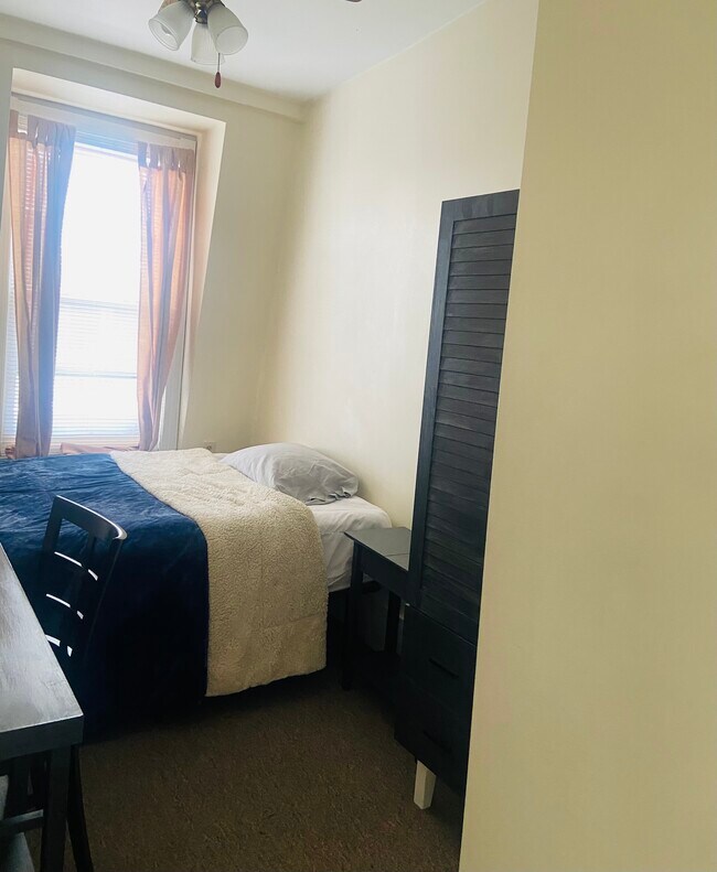 Foto del edificio - 102 W 3rd St