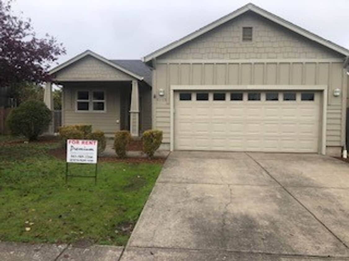 Primary Photo - Three Bedroom Home in Albany