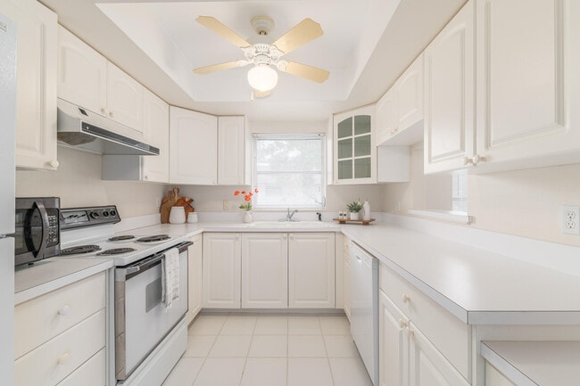 Building Photo - 2950 SE Ocean Blvd