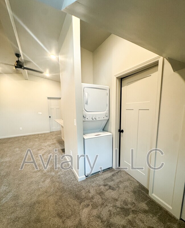 Foto del edificio - 202 W Madison Ave