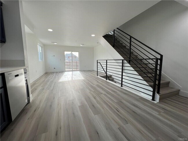 Building Photo - 215 E 29th St